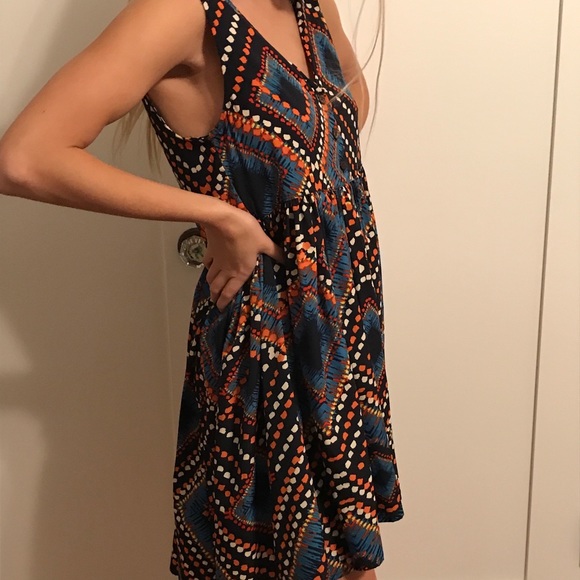 Beautiful Pattern Dress - Picture 2 of 4